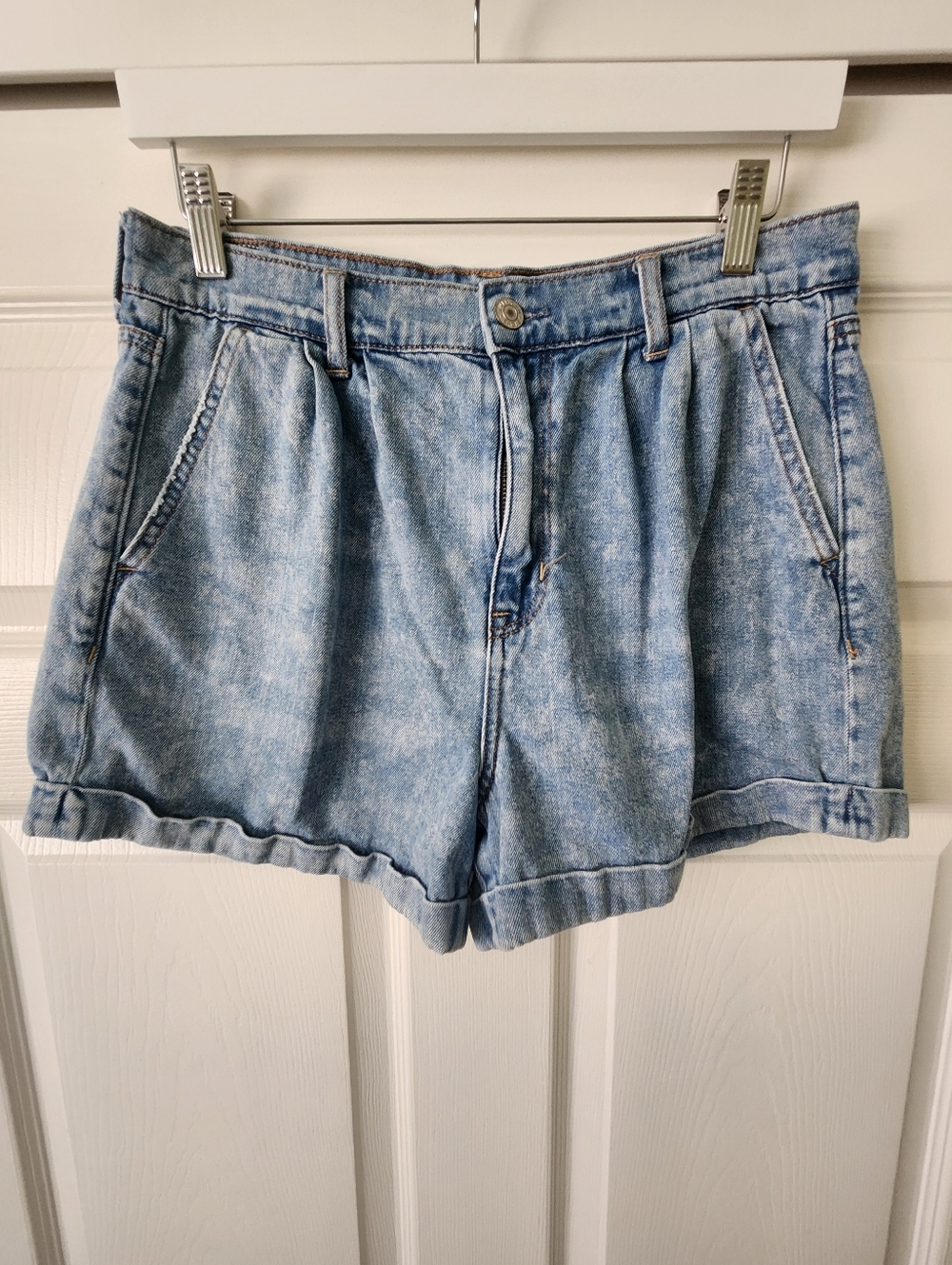 American Eagle Light Wash Denim Shorts - Women - 10